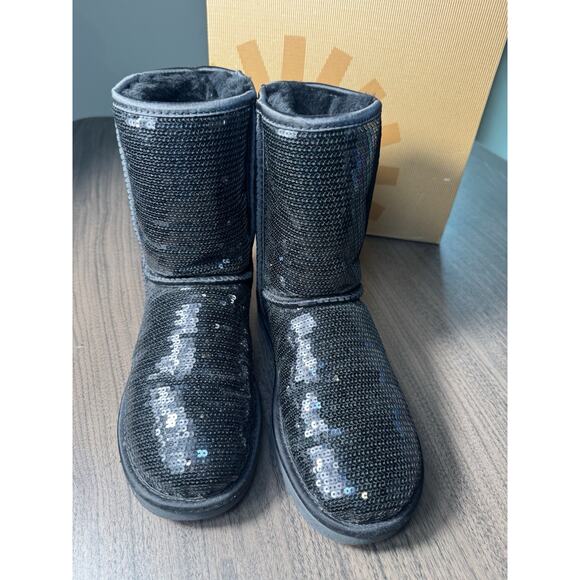 Ugg Australia Womens Classic Short Sequin Boot Size 8 with box - Picture 1 of 6